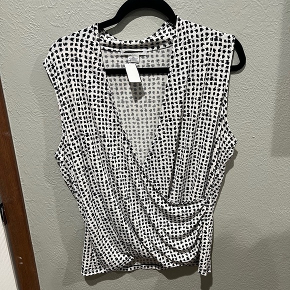 Liz Claiborne Tops - Liz Claiborne Monochrome Sleeveless Wrap Blouse NWT Size XL Vintage Chic Pattern